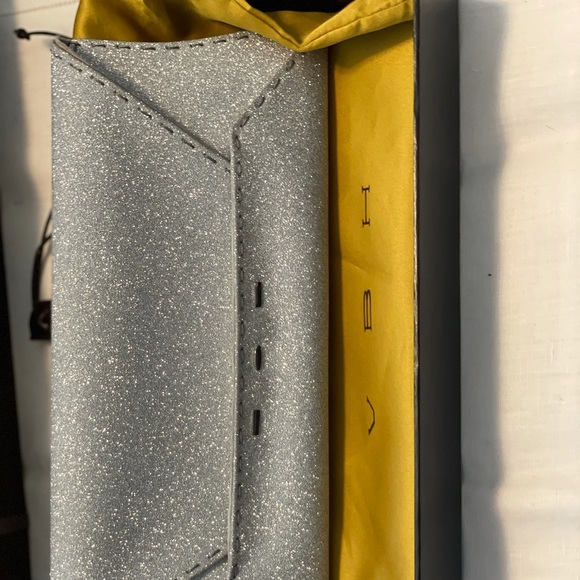 VBH Silver Sparkle Clutch - Picture 3 of 4